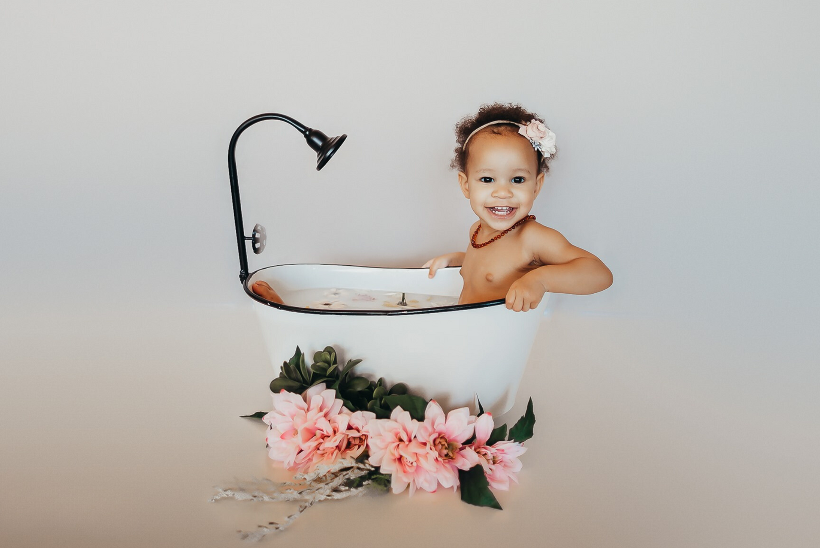 Vintage Bathtub Prop for newborn and photography. Includes faucet. Newborn Studio Props