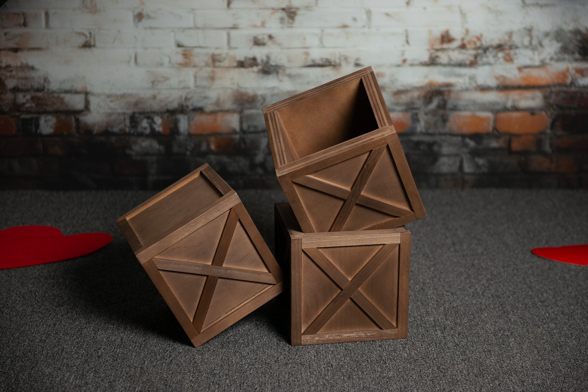 Vintage-Inspired Wooden Photo Crates
Stylishly crafted brown X-paneled crates, ideal for rustic or autumn-themed photo setups.