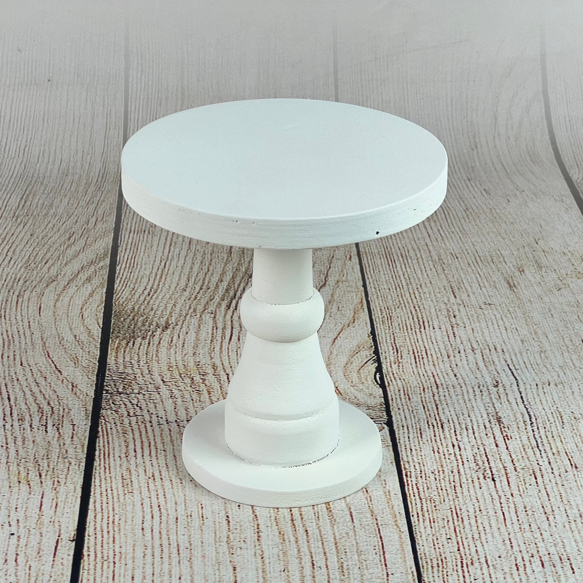 Tall pedestal cake shop stand