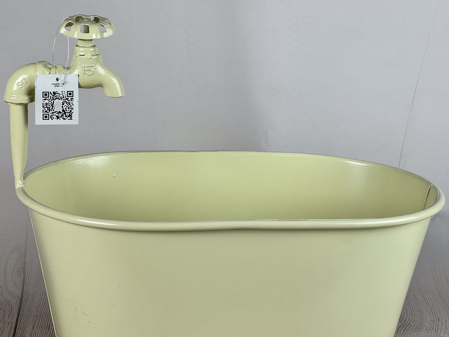 Vintage Bathtub - Light Yellow (AS IS ITEM #-2)