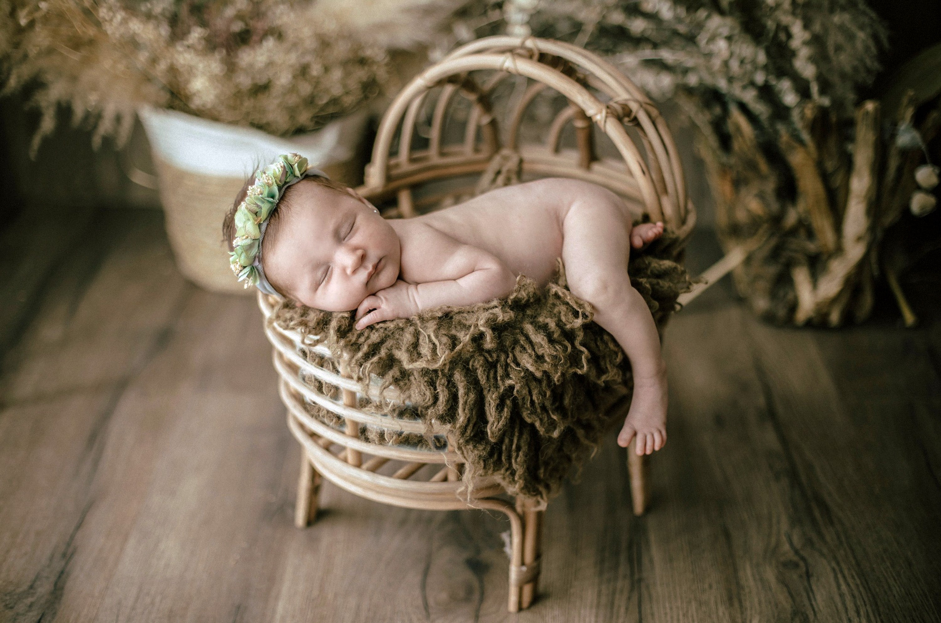 LullabyLuxe Rattan Bassinet - Chestnut Finish