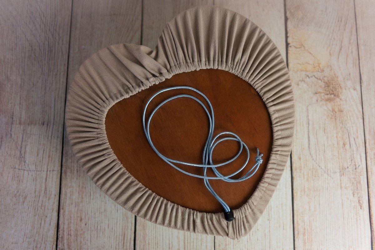 Heart-shaped khaki fabric on heart bowl for newborn photography prop