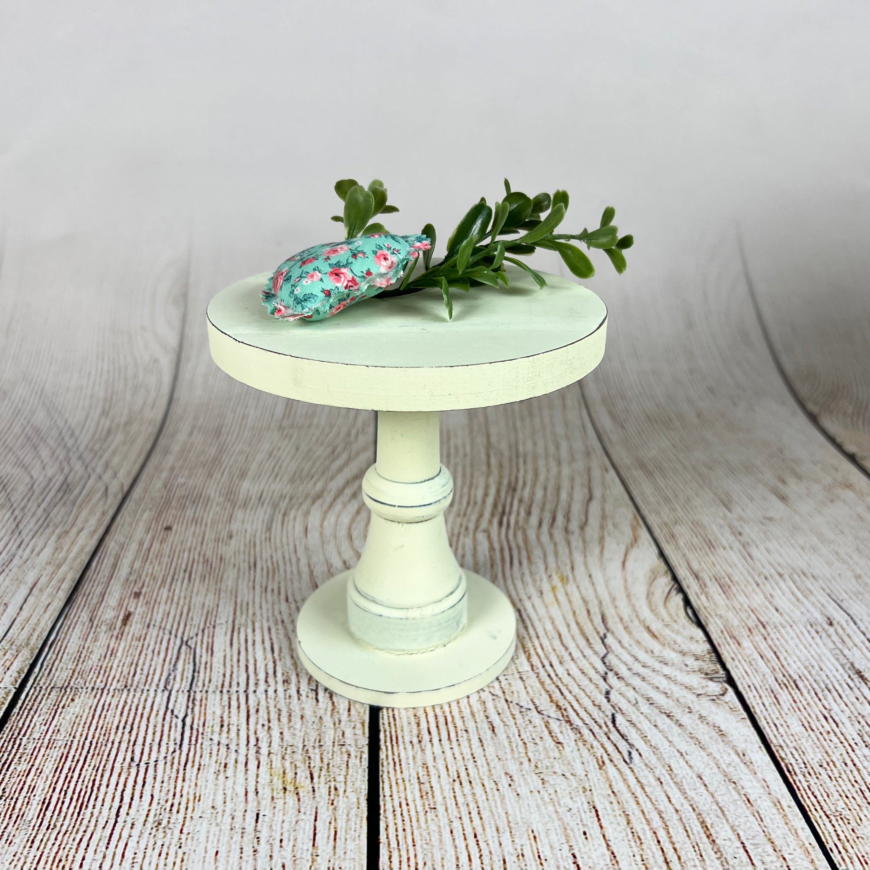 Cake Stand – Newborn Studio Props