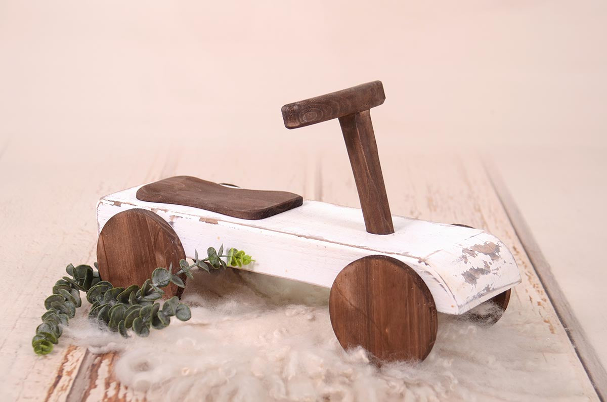 Rustic Ride-On - White