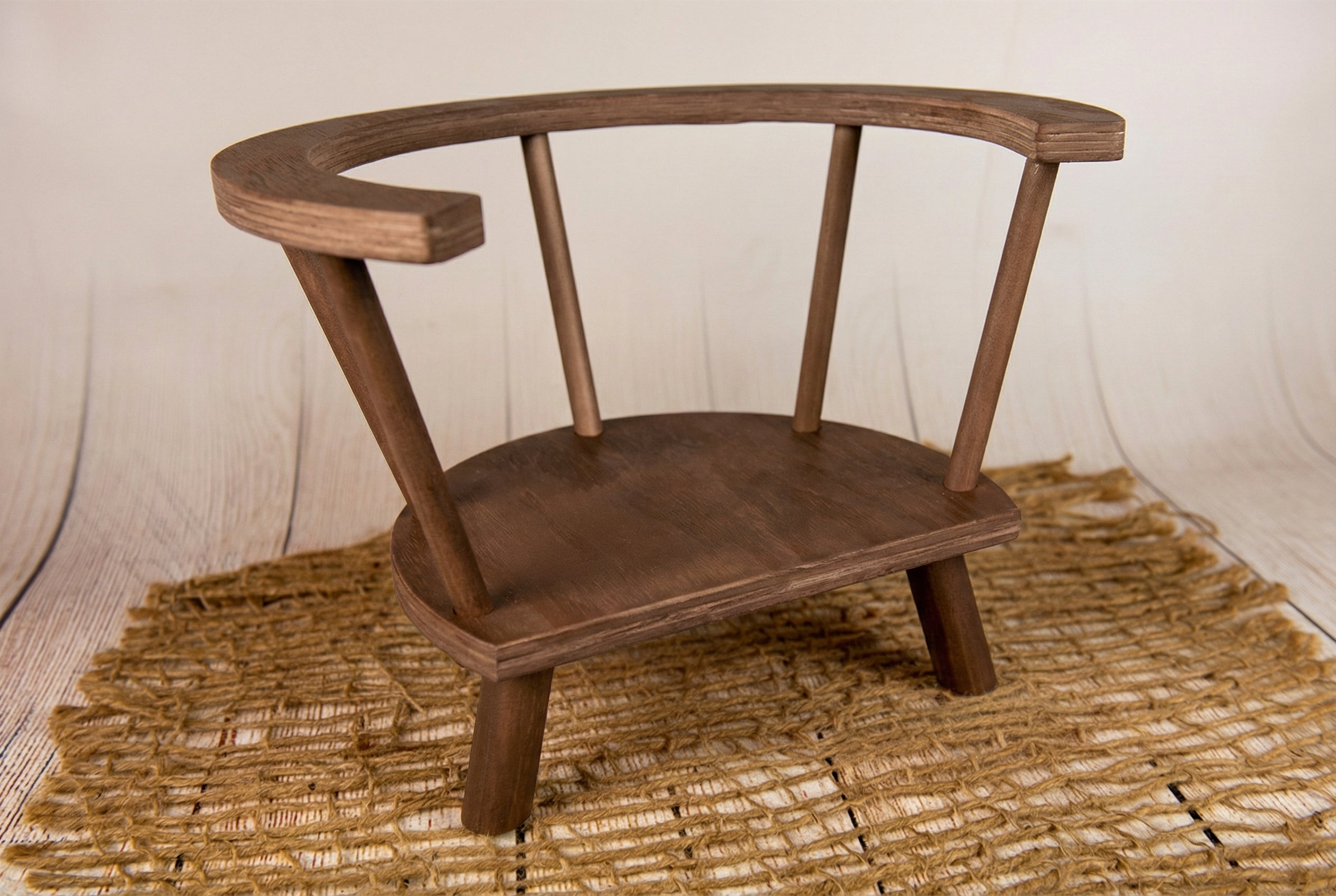 Wooden round orbit chair props for baby and newborn photography