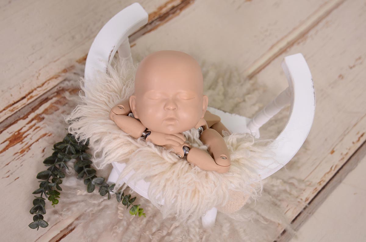 Newborn photography prop: Cozy round chair, perfect for sitters or baby portraits.