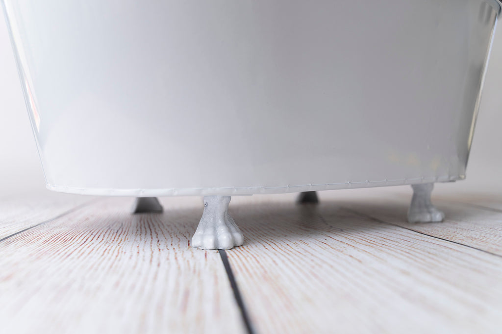 Footed Vintage Bathtub - White w/Black Rim