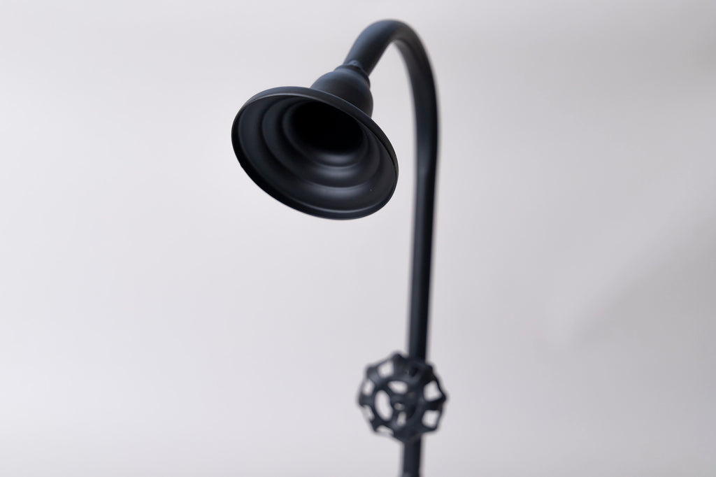 Footed Vintage Bathtub - White w/Black Rim