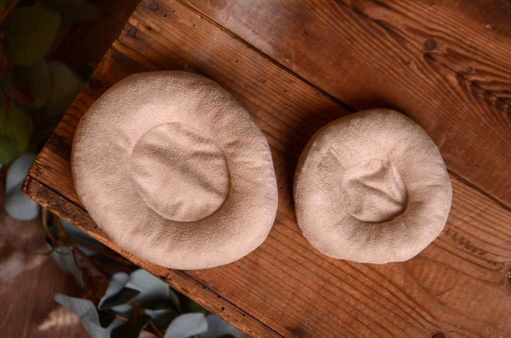 This incredible set of head support positioning pillows is one of the must-have items for every newborn photographer's studio.