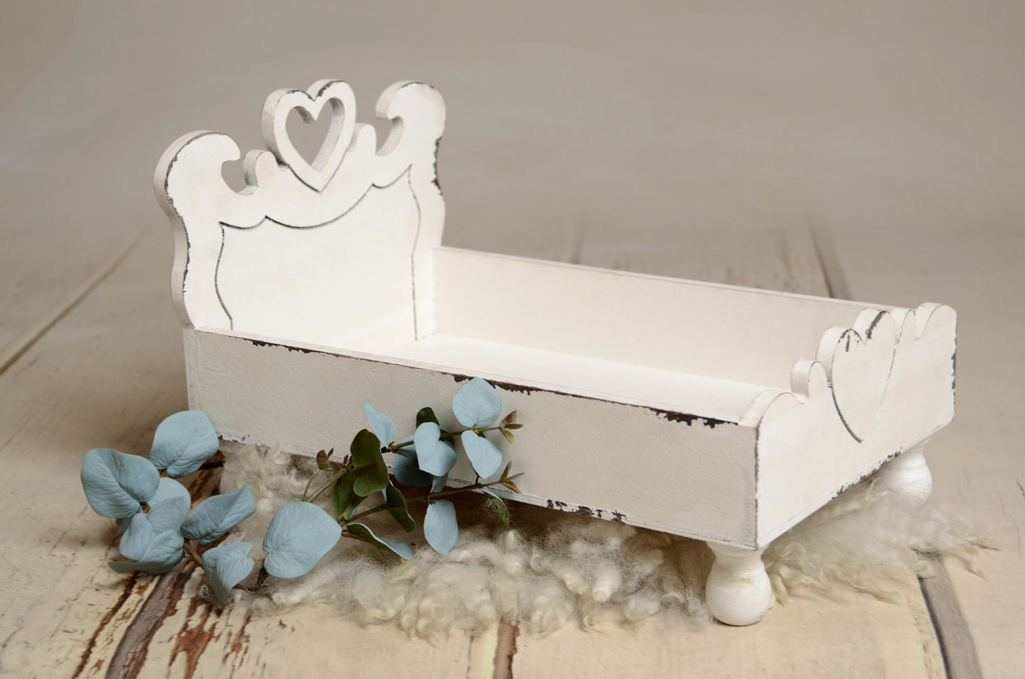 Vintage Bed - Enchanted Heart - White